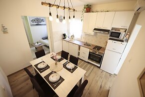 Two Bedroom Apartment With Outdoor Pool
