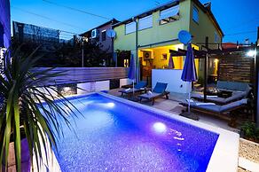 Two Bedroom Apartment With Outdoor Pool