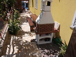 Two Bedroom Apartment With Outdoor Pool