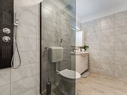 Tastefully Designed Apartment in Karlobag
