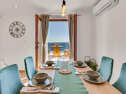 Tastefully Designed Apartment in Karlobag