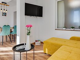 Tastefully Designed Apartment in Karlobag