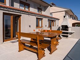 Tastefully Designed Apartment in Karlobag