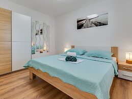 Tastefully Designed Apartment in Karlobag