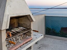Tastefully Designed Apartment in Karlobag