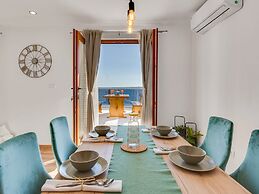 Tastefully Designed Apartment in Karlobag