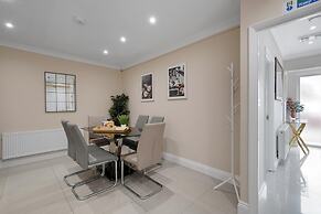 Stylish 4 Bedroom Home in Brightside Ave