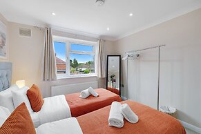 Stylish 4 Bedroom Home in Brightside Ave