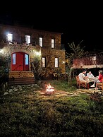 Assos Pırnal Köy Evi