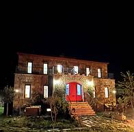 Assos Pırnal Köy Evi
