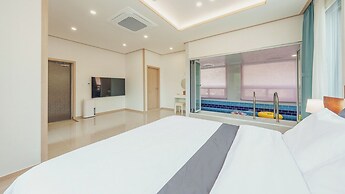 Gapyeong Reflex Pool Villa Pension