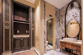 Paris Hotel
