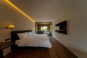 Cloud 9 Hotel