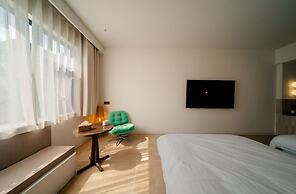 Cloud 9 Hotel