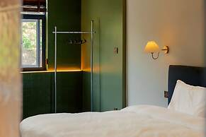 Cloud 9 Hotel