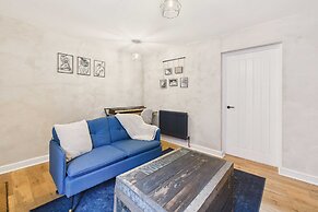 Host Stay Dame Alice Street
