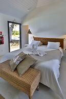 Sublime Tahiti Beach Retreat