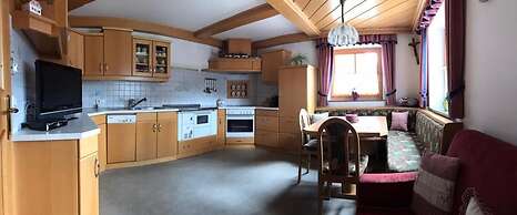 Charming Apartment in Goldegg, Austria - Mountain Views & Private Entr