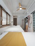 The Road Minihotel