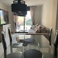 6 Guests - 3 Bedrooms - Private Garden - Pool