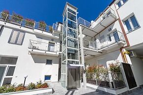 KHL apartments
