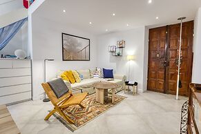 Two Levels Apt In Historical Building
