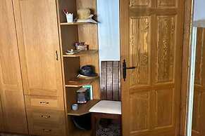 House -sleeps 6-garden-fireplace