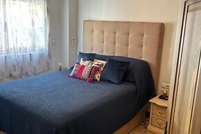 House -sleeps 6-garden-fireplace
