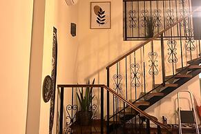 House -sleeps 6-garden-fireplace