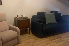 House -sleeps 6-garden-fireplace
