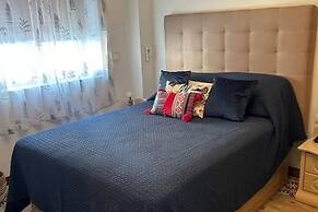House -sleeps 6-garden-fireplace