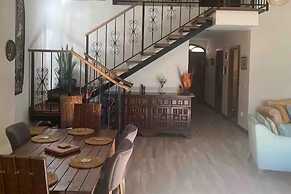 House -sleeps 6-garden-fireplace
