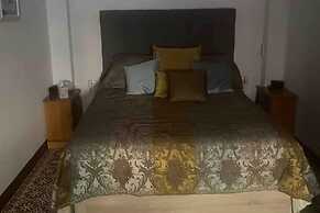 House -sleeps 6-garden-fireplace