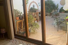 House -sleeps 6-garden-fireplace