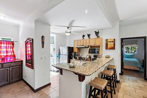 3-BD Beauty with Pool Near Beach