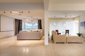 Golf View Home by Stayjade