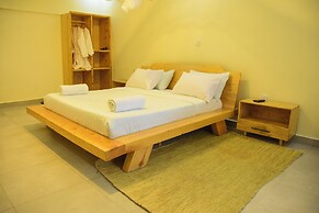 Rond Point Gorilla Boutique - Kinigi