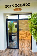Rond Point Gorilla Boutique - Kinigi