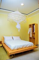 Rond Point Gorilla Boutique - Kinigi