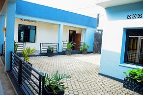 Rond Point Gorilla Boutique - Kinigi