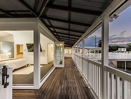 Hamptons White House
