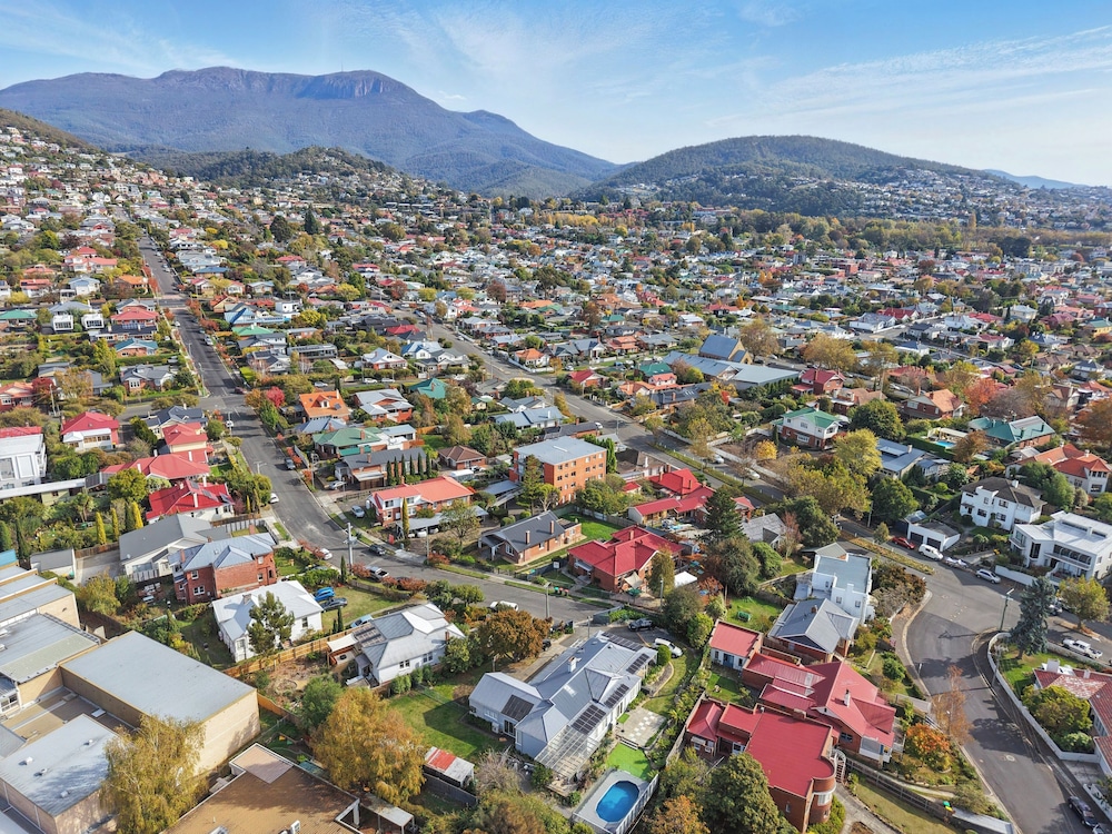 3 Bedroom House - Sandy Bay