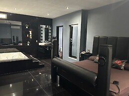 Hotel-Motel Deluxe