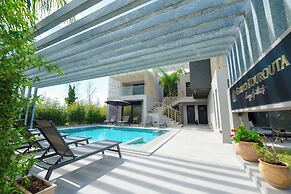 Grand Kourouta Pool Apartments