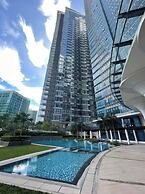 Uptown Parksuites Tower One