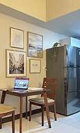 Uptown Parksuites Tower One