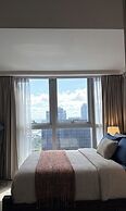 Uptown Parksuites Tower One