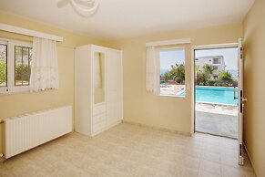 Villa with S. Pool Theologos by GHH