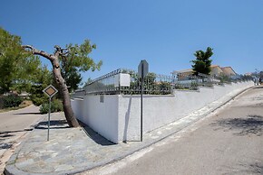Villa with S. Pool Theologos by GHH