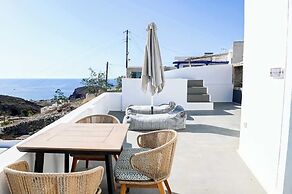 Amphora Thalassa Seaview Gem w Private Jacuzzi